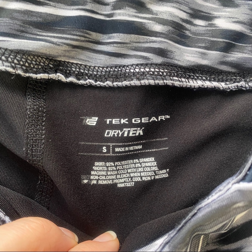 Tek Gear Drytek Black and Grey Skort Size S - Picture 2 of 6